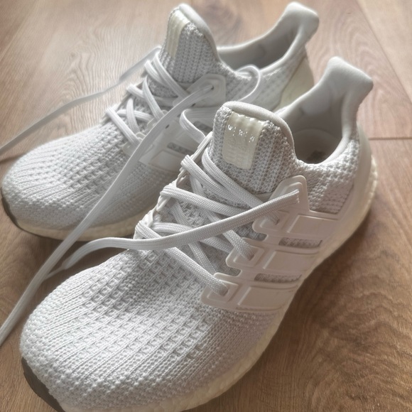 ADIDAS ULTRA BOOST - Picture 1 of 3